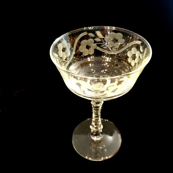 Set of 4 Champagne Cordial Cocktail Sherbert Dessert Floral Etched Glasses - Picture 3 of 6